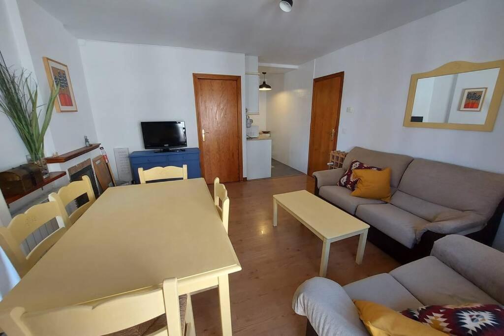 Casa Bihotz - Bonito Y Centrico Apartamento Con Garaje En Sallent Сальєнт-де-Гальєго Екстер'єр фото