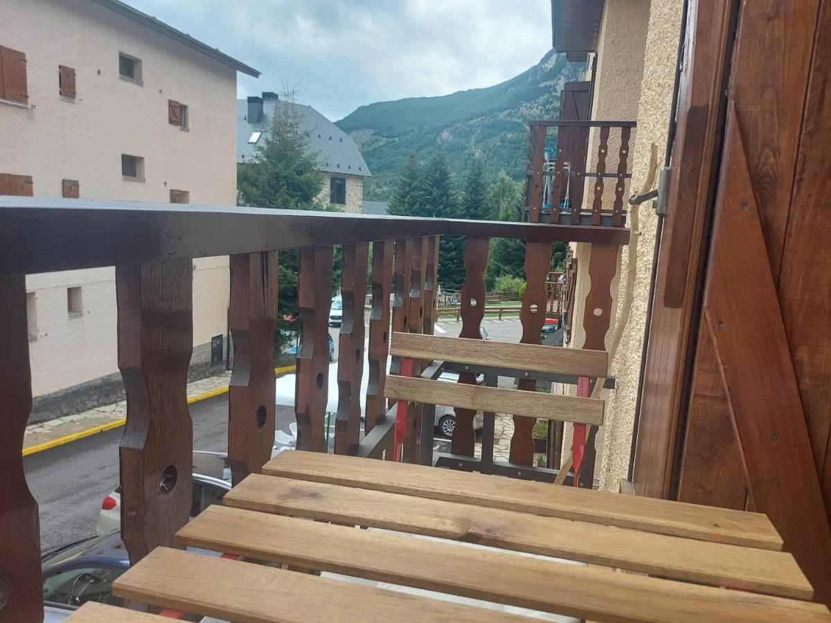 Casa Bihotz - Bonito Y Centrico Apartamento Con Garaje En Sallent Сальєнт-де-Гальєго Екстер'єр фото